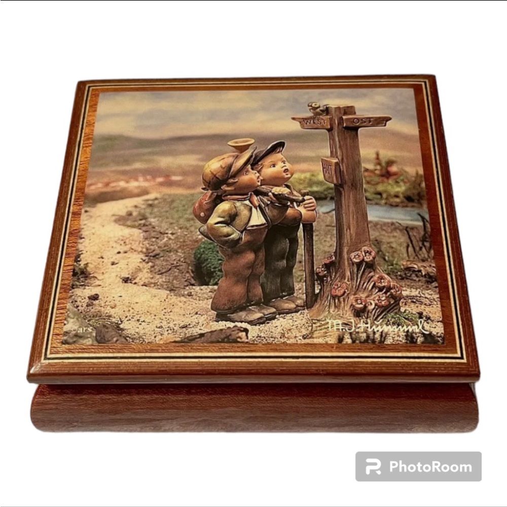 NEW in Box: M.J. Hummel/Ercolano Music Box “It’s A Small World”